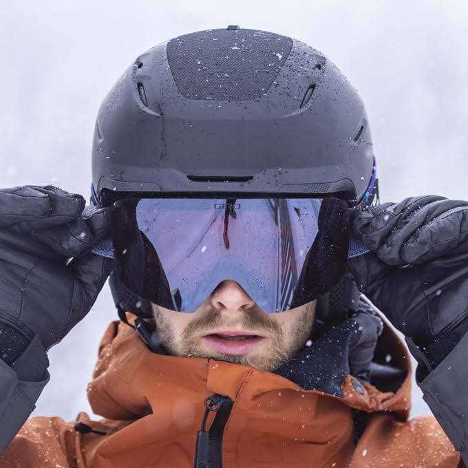 Giro Tor Spherical Helmet - Image 4