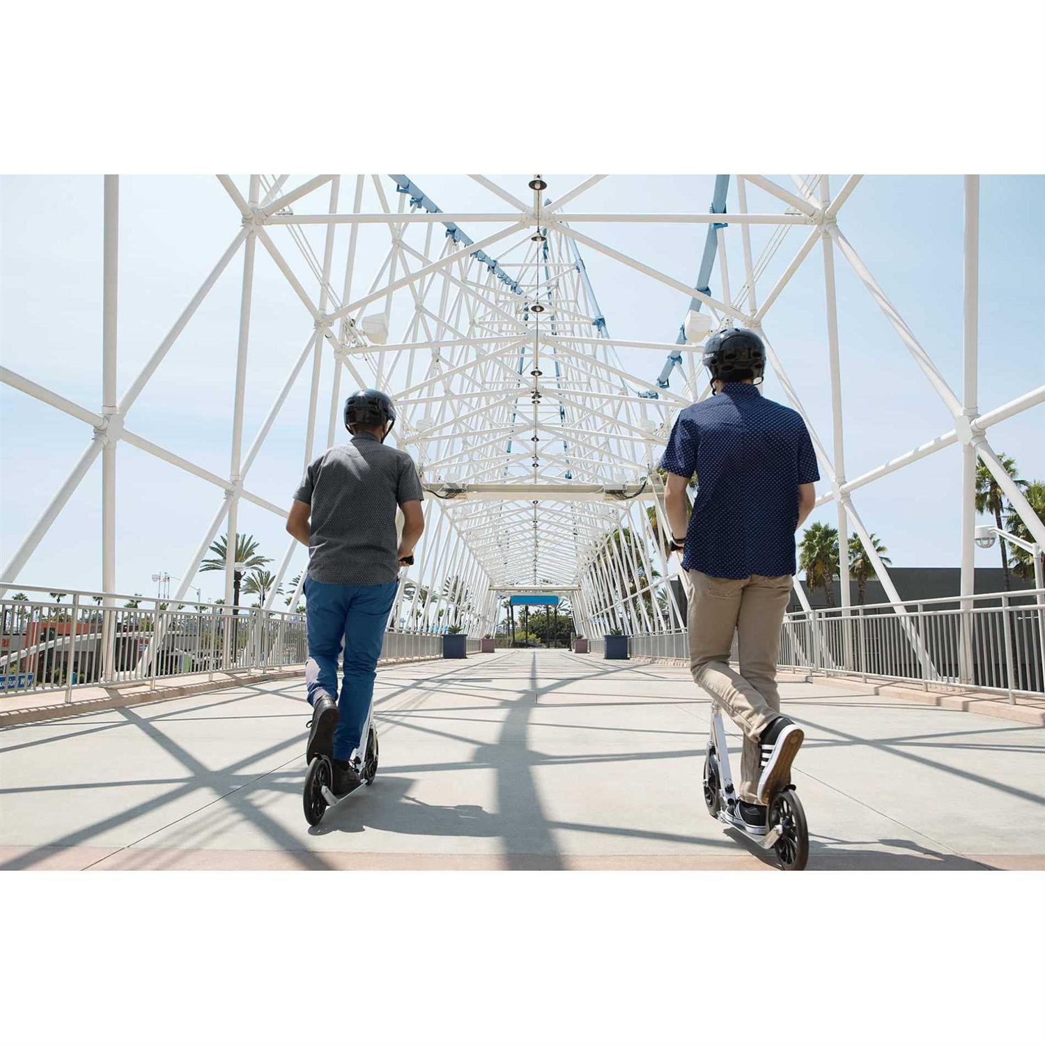 Razor A6 Kick Scooter - Image 3