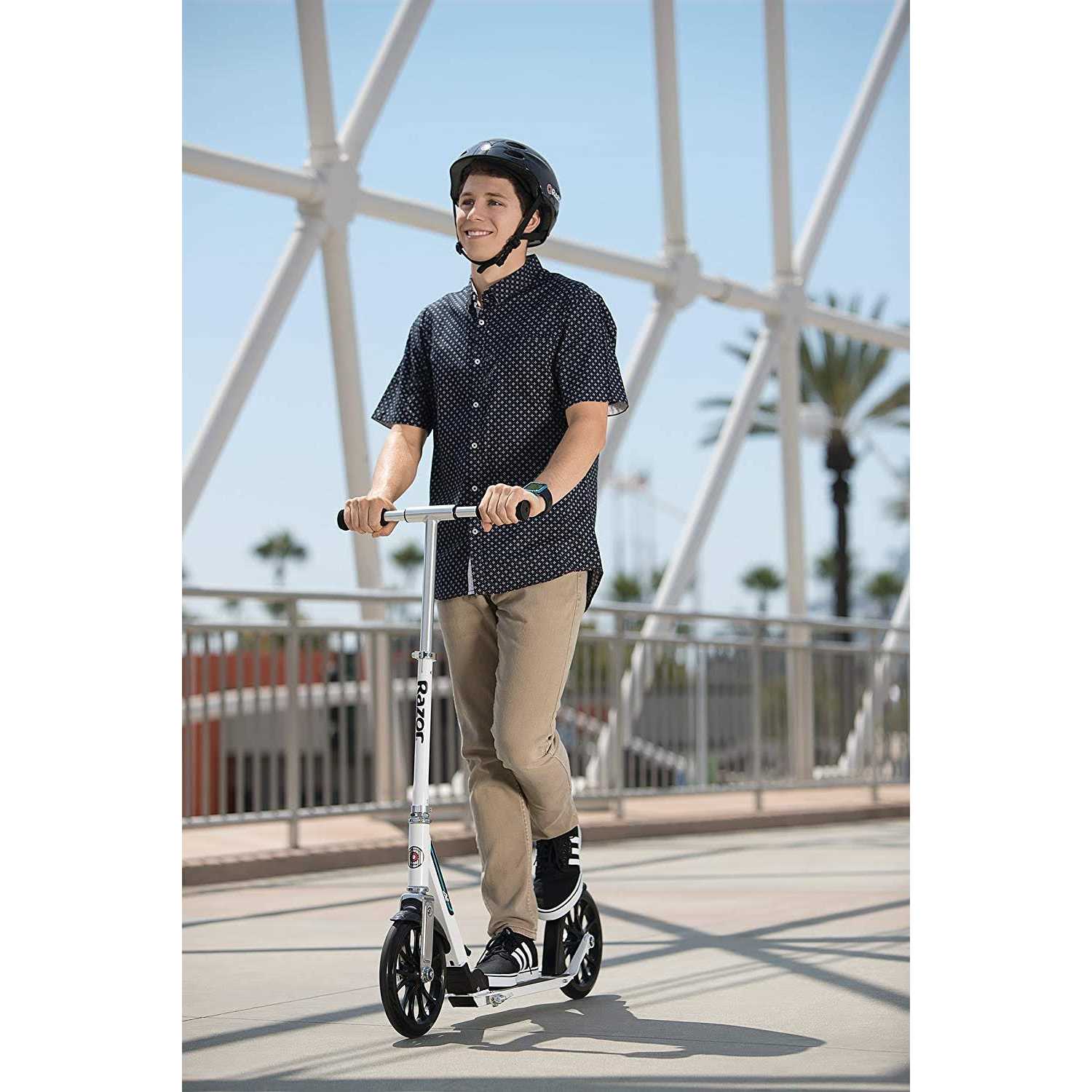 Razor A6 Kick Scooter - Image 4
