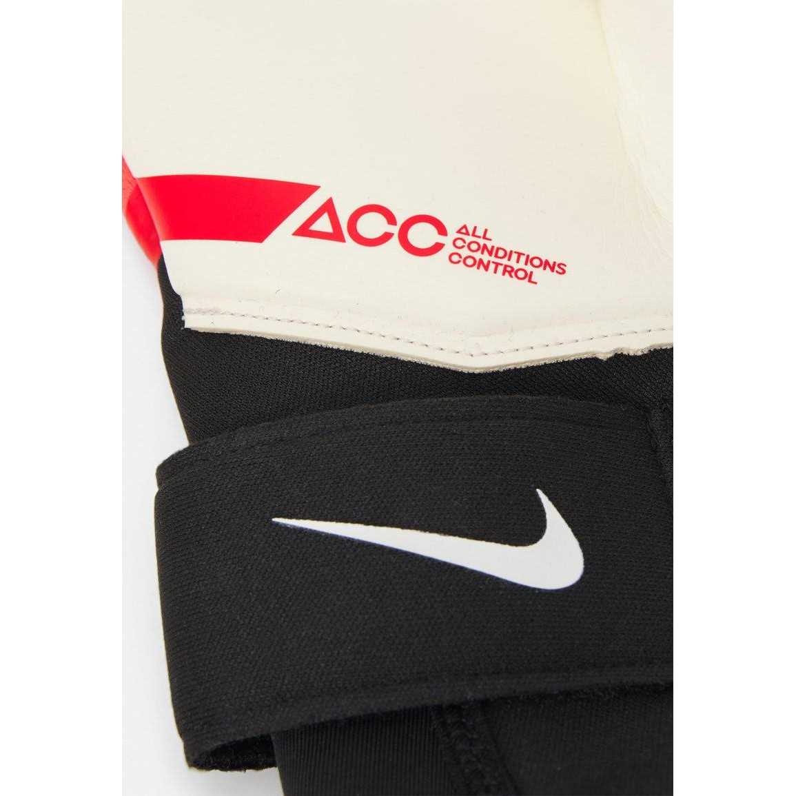 Nike Phantom Elite Goalkeeper Gloves - Image 3