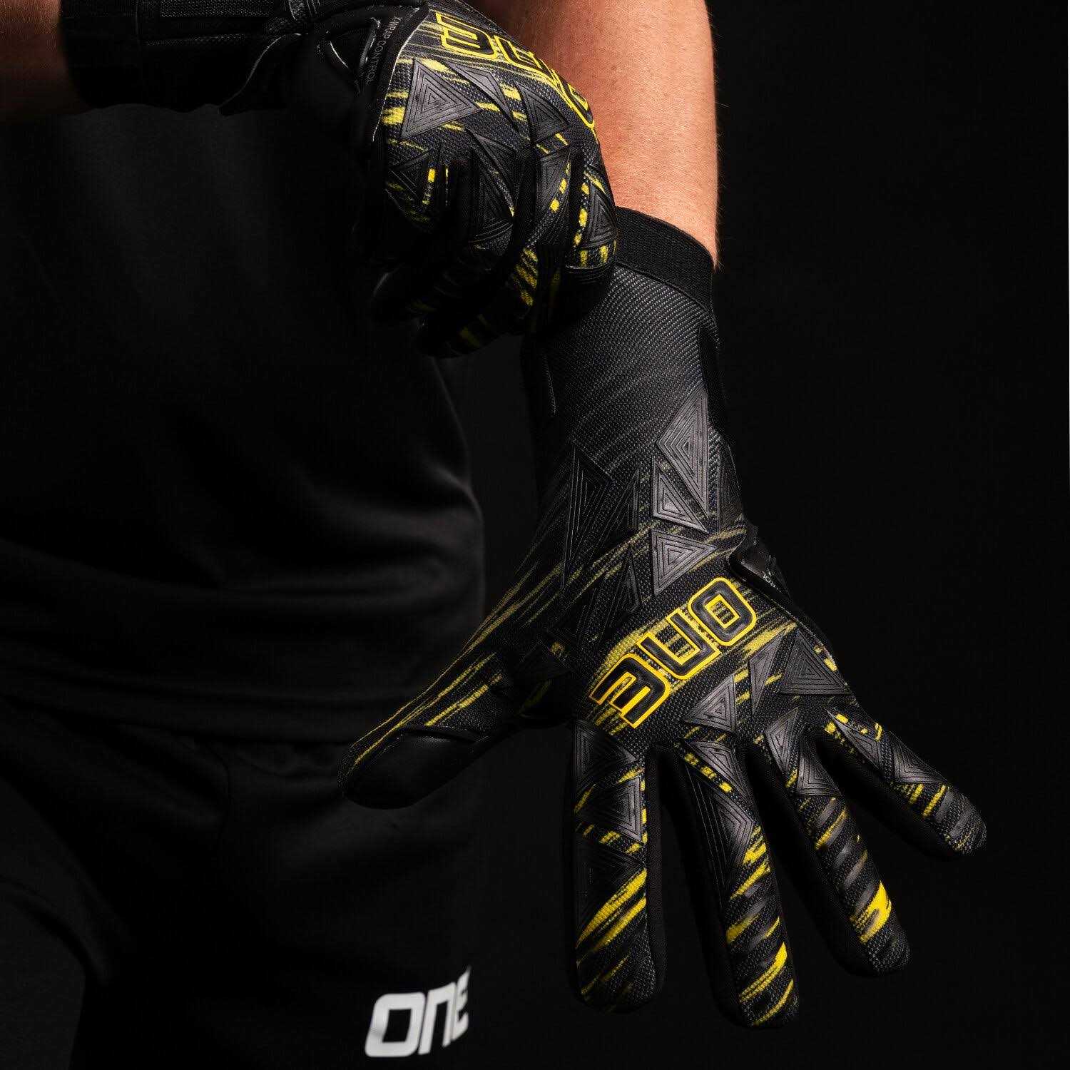 One GEO 3.0 Goalkeeper Gloves - Image 3