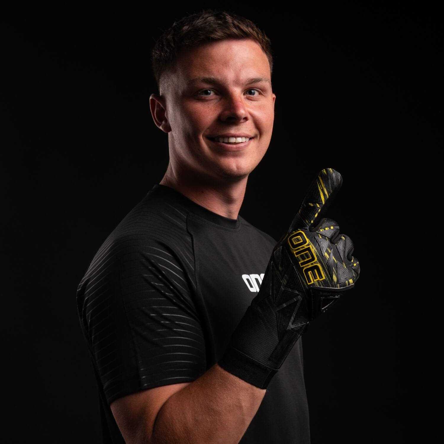 One GEO 3.0 Goalkeeper Gloves - Image 4