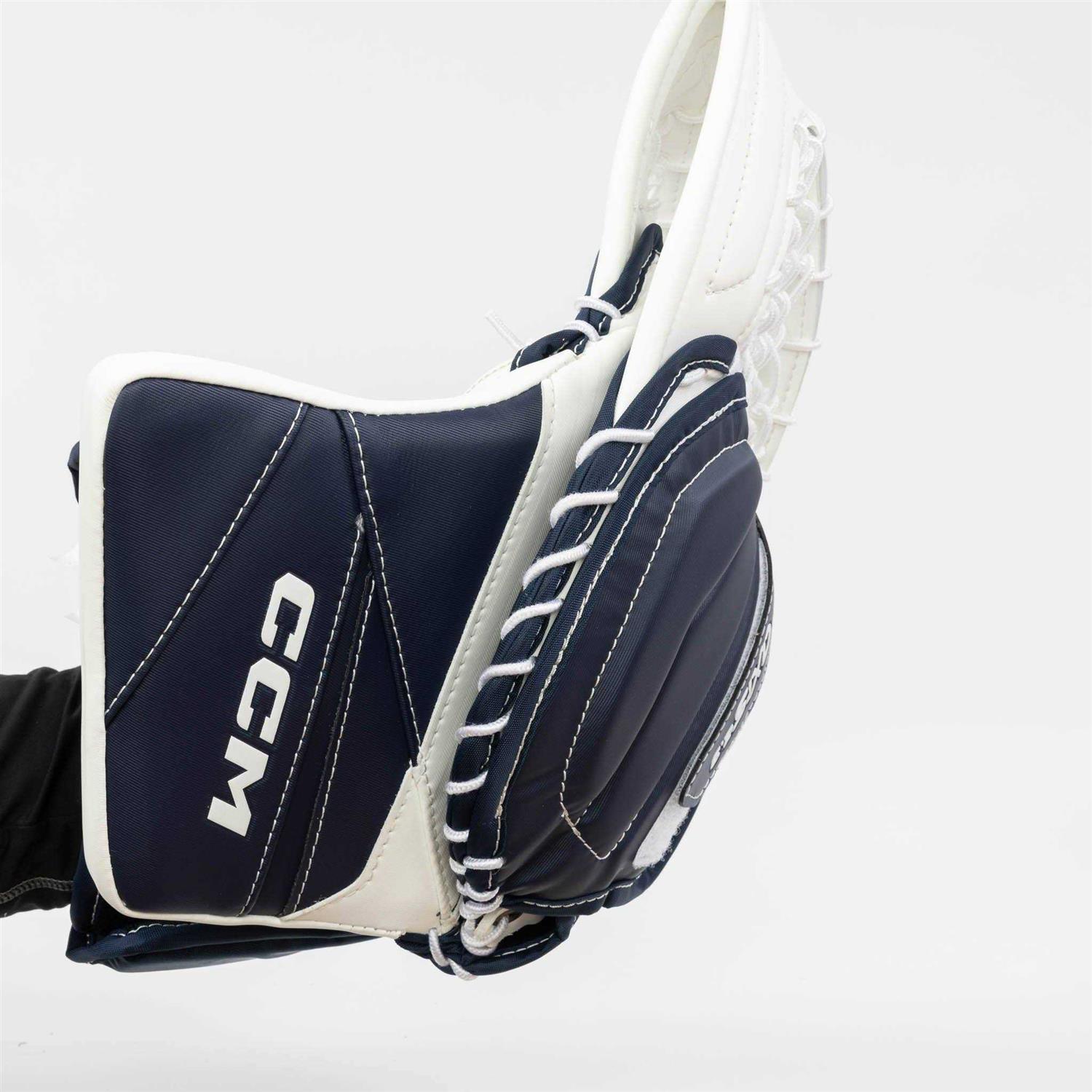 CCM Axis 2.9 Goalie CATCHER Intermediate - Image 3