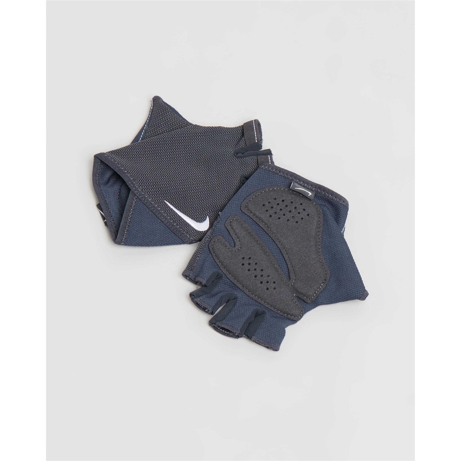 Nike Women's Gym Essential Fitness Gloves - Image 3
